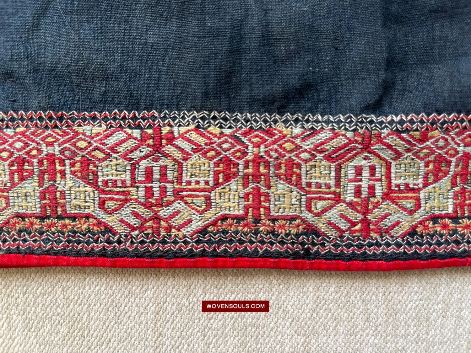 1617 Museum-Quality Old Chinese Hainan Ethnic Minority Woven Tunic