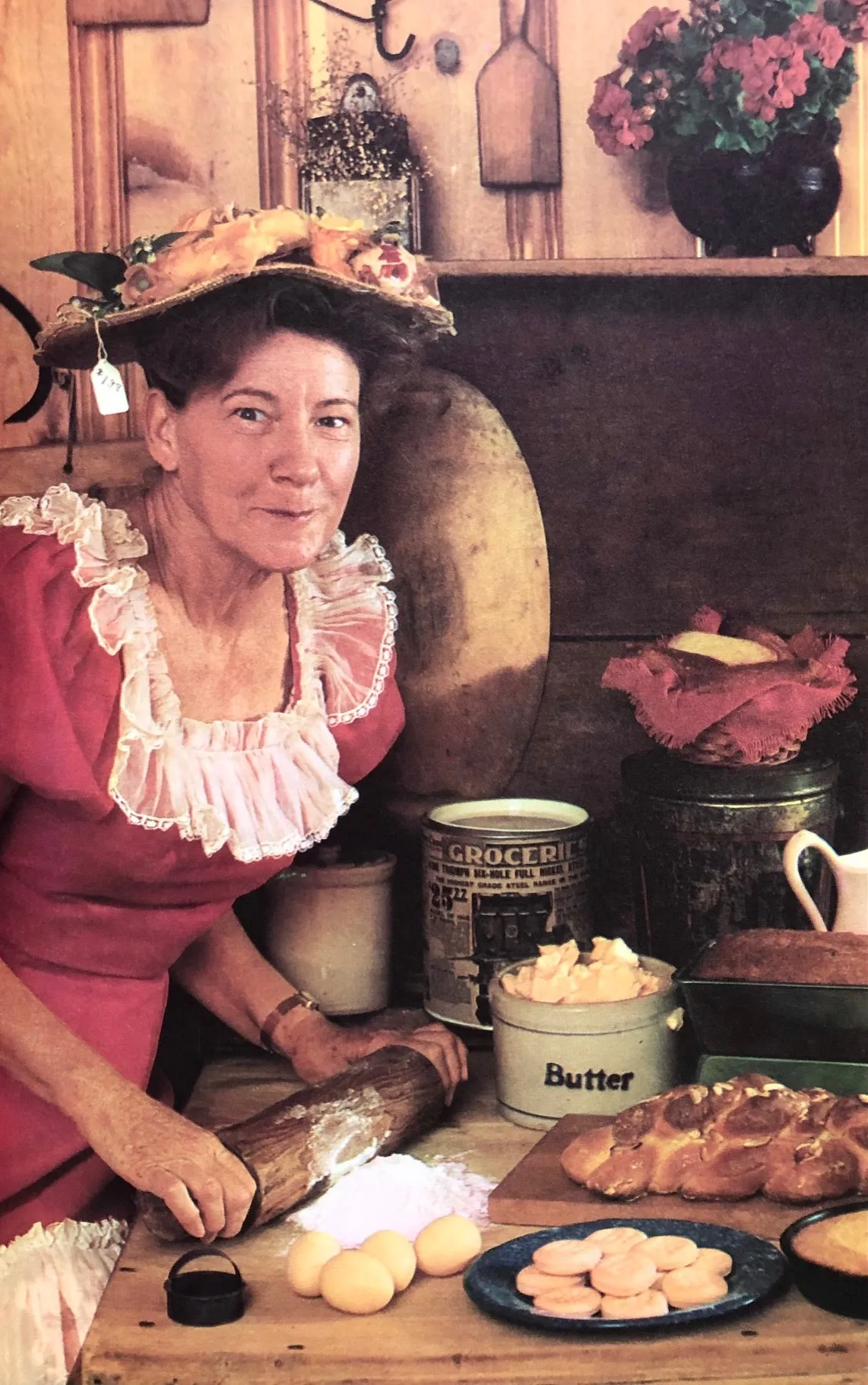 (Celebrity) Minnie Pearl. Minnie Pearl Cooks.