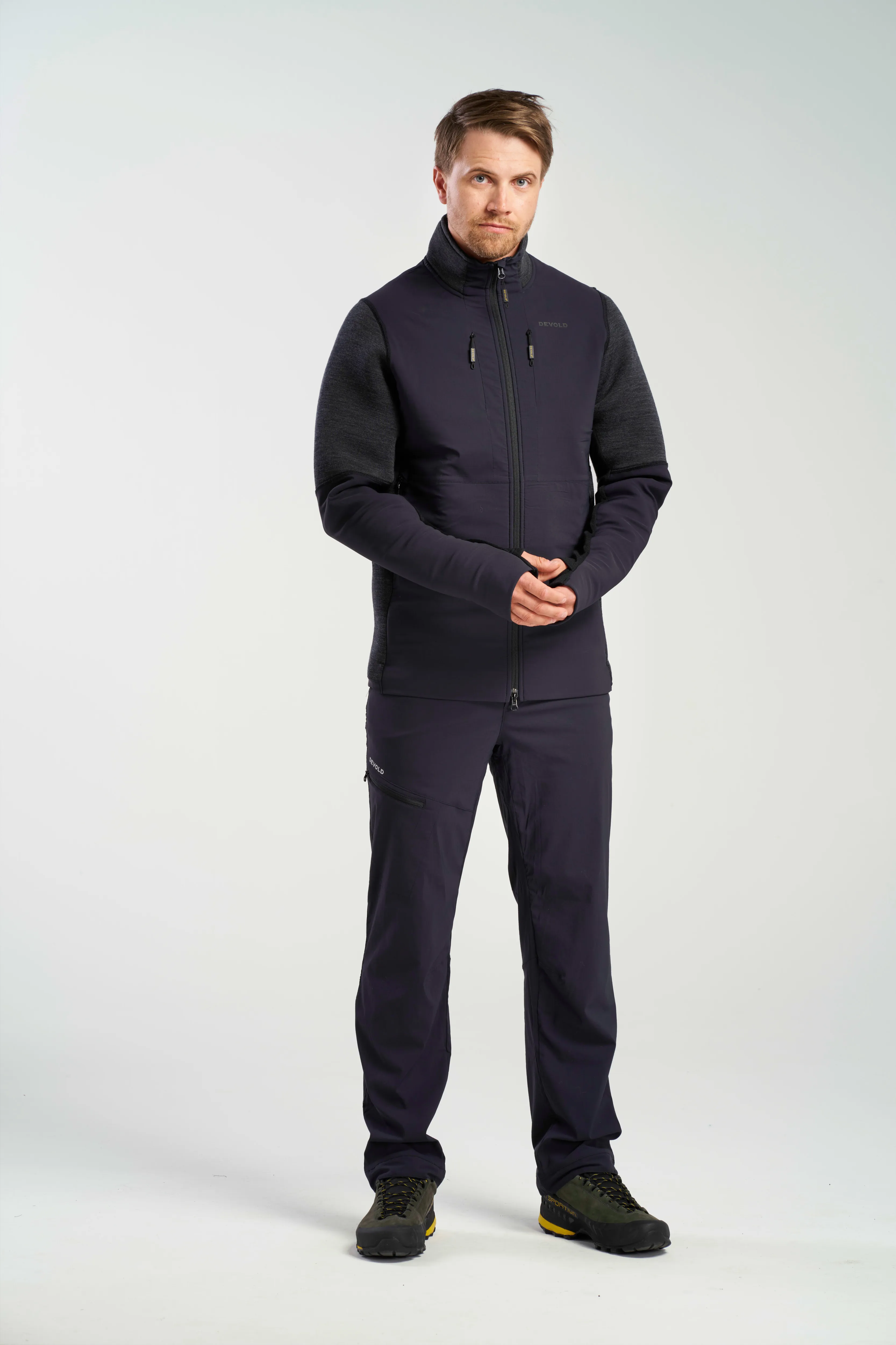 Devold Men&#x27;s Tinden Hybrid Merino Jacket Anthracite | Buy Devold Men&#x27;s Tinden Hybrid Merino Jacket Anthracite here | Outnorth